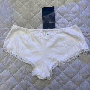 Brandy Melville white laced shorts